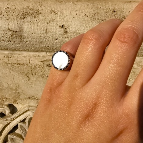 Anello Donna Raggi Tondo Madreperla e Zirconi Neri