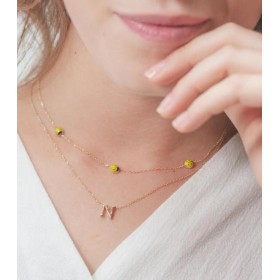 Collana Iniziale Bombata in Oro Giallo indossata