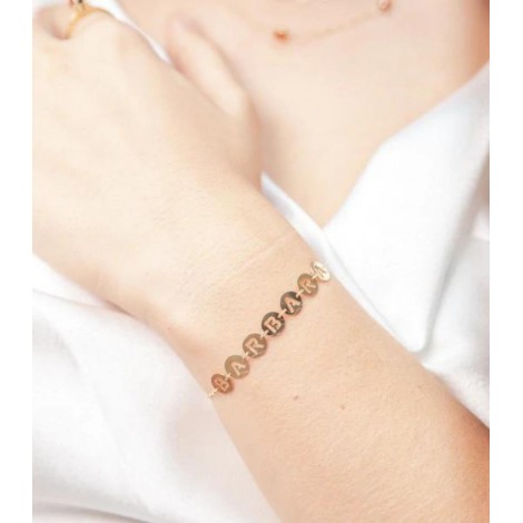 Bracciale con Frase Nome in Oro Giallo indossato