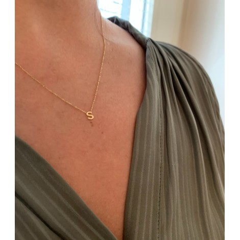 Collana Donna Raggi Lettera N Oro Giallo 9kt indossata