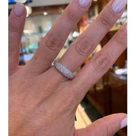 Anello Donna Re Carlo Fascia Pavè Oro Bianco 18 Kt Diamanti 0,67 ct Z706/1 indossato