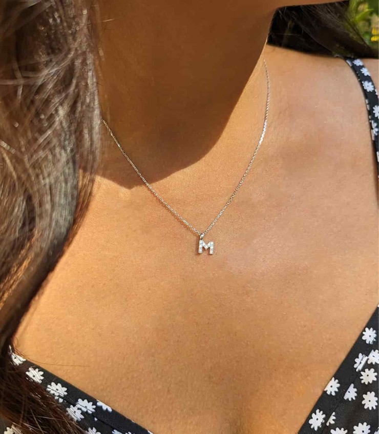 Anello Veretta con Lettera Iniziale pendente con Zirconi Bianchi in