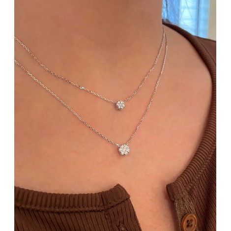 Collana Punto Luce Pavè Oro Bianco 9kt E Diamanti indossata