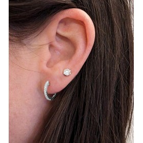 Orecchini Cerchi Oro Bianco 9kt Zirconi indossati