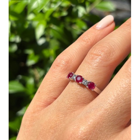 Anello Rubino Due Diamanti F VS Oro Bianco 18kt